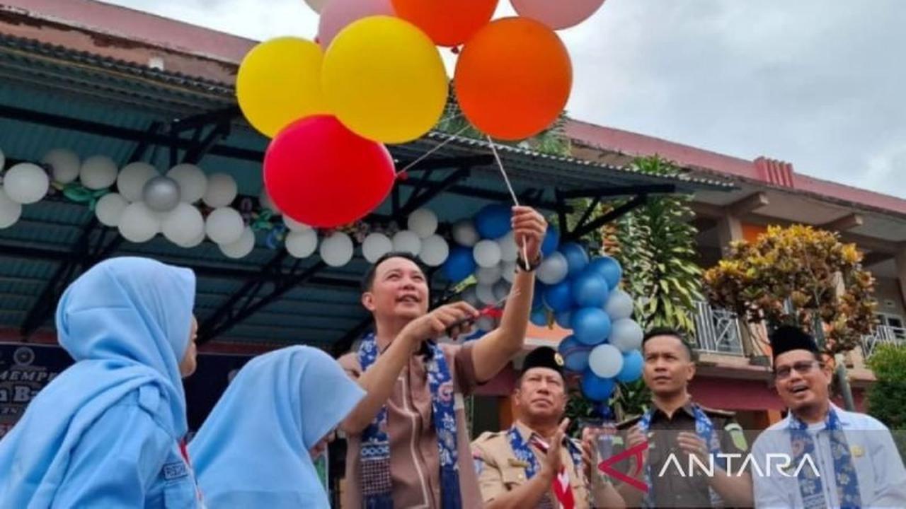 Fakta Unik Bulan Bahasa 2025: Bupati Rejang Lebong Apresiasi Inovasi Literasi Digital di SMPN 1