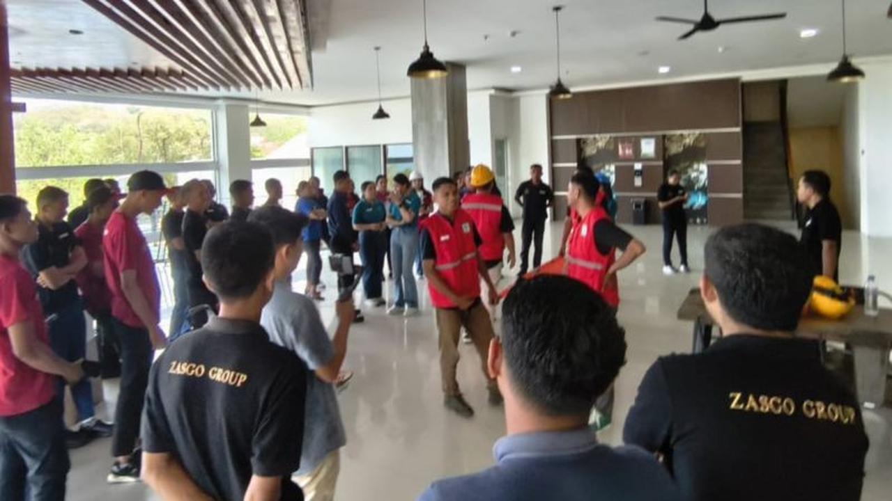 Tahukah Anda? 43 Pegawai Hotel Labuan Bajo Ikuti Pelatihan Pemadam Kebakaran untuk Keamanan Wisatawan