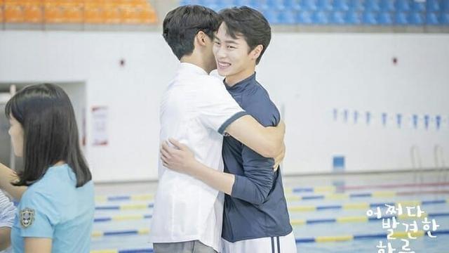 Momen Manis Pemain Extraordinary You di Luar Syuting (sumber: instagram/mbcdrama_now)