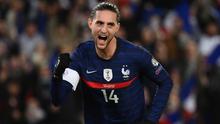Adrien Rabiot. Gelandang tengah berusia 27 tahun ini kini tengah menjalani musim ke-4 bersama Juventus sejak didatangkan dari PSG pada awal musim 2019/2020. Musim ini ia telah tampil dalam 14 laga di semua ajang bersama Juventus dengan torehan 5 gol. Bersama Timnas Prancis ia telah mengoleksi 29 caps dengan torehan 2 gol dan 1 assist sejak melakukan debut pada 15 November 2016. (AFP/Franck Fife)