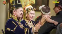 Putra bungsu Wakil Gubernur (Wagub) Daerah Istimewa Yogyakarta (DIY) sekaligus pemimpin Kadipaten Pakualaman KGPAA Paku Alam X, Bendoro Pangeran Haryo (BPH) Kusumo Kuntonugroho resmi menikahi Laily Annisa Kusumastuti pada 10 Januari 2024. (dok. Instagram @humasjogja/https://www.instagram.com/p/C1_lmoIvhvQ/)