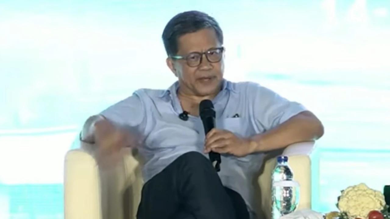 VIDEO: Kejutan Rocky Gerung Tanya Mahasiswa Hukum "Rencana DO Semester Berapa? Ijazah Bukan..."
