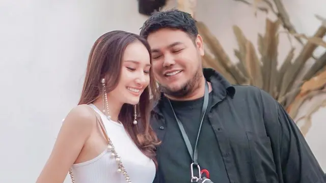 7 Potret Bella Aprilia, Model yang Dikabarkan Calon Istri Ivan Gunawan