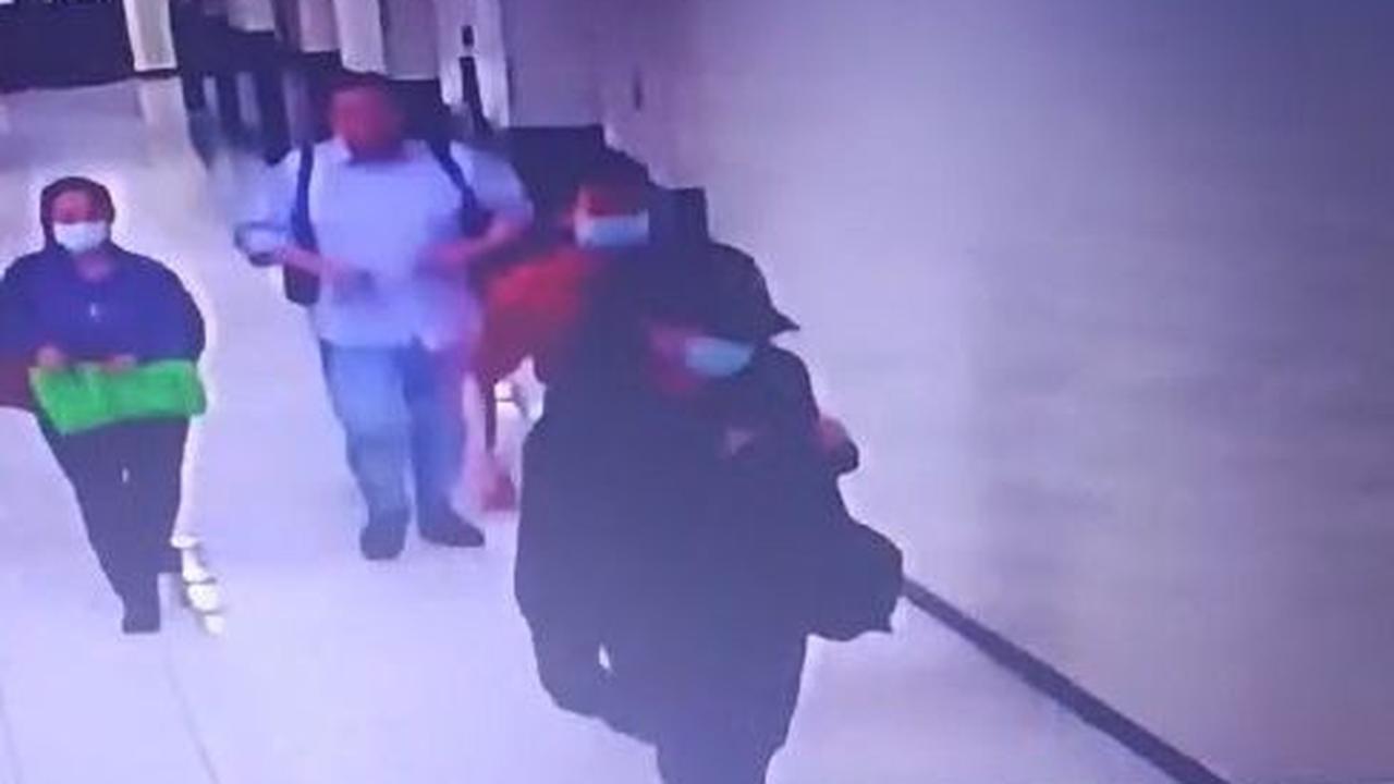 Meski begitu, polisi masih mendalami aksi bunuh diri ini dipicu motif ekonomi atau bukan. Termasuk dugaan keluarga itu terjerat utang pinjaman online (pinjol).
