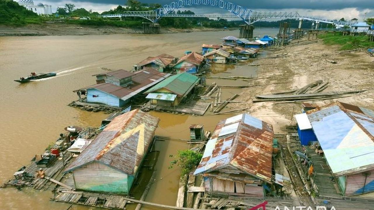 Curah Hujan Rendah, Sungai Barito Surut Drastis, Transportasi Air di Kalteng Terganggu