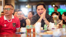 Raut kecewa ketua umum PSSI, Erick Thohir saat nonton bareng laga Grup D Piala Asia 2023 antara Timnas Indonesia melawan Irak di Senayan Avenue, Senayan, Jakarta, Senin (15/01/2024) malam WIB. (Bola.com/Bagaskara Lazuardi)