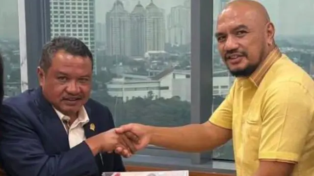 Wakil Ketua Komisi VII DPR Lamhot Sinaga (kiri) (Istimewa)