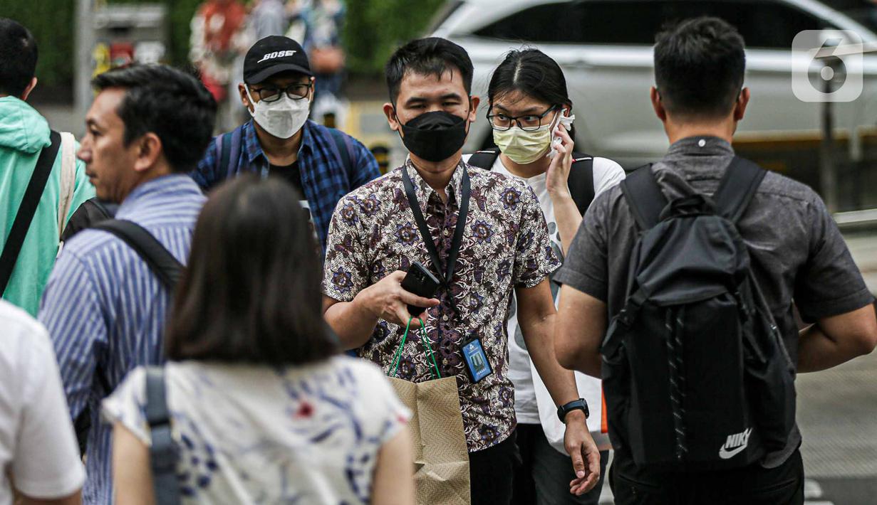 Kementerian Kesehatan mengimbau masyarakat kembali disiplin menggunakan masker, terutama saat berada di ruang ruang terbuka. (Liputan6.com/Faizal Fanani)