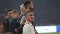 Pelatih Timnas Indonesia, John Herdman mendampingi para pemain asuhannya melawan Singapura dalam laga perdana Grup A FIFA ASEAN Cup 2026 di Stadion Utama Gelora Bung Karno, Jakarta, Jumat (25/9/2026). (KLY/Budy Santoso)