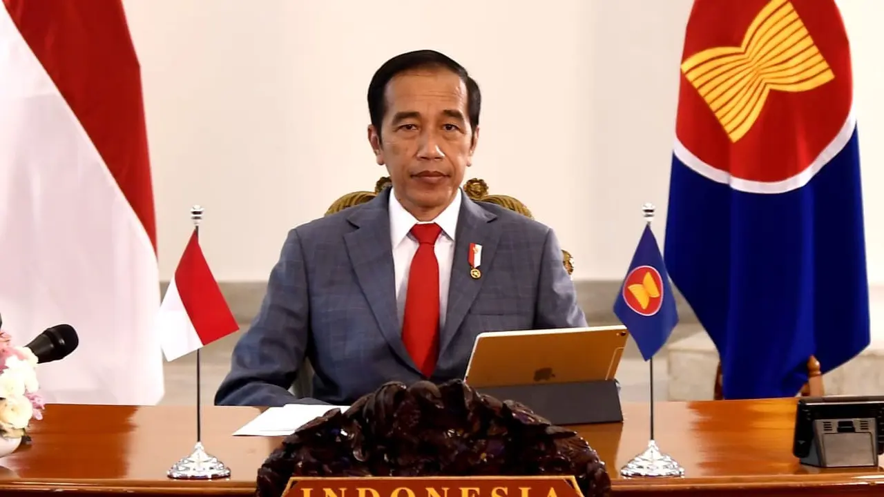 Presiden Jokowi saat mengikuti KTT ASEAN ke-36 melalui telekonferensi dari Istana Kepresidenan Bogor Jawa Barat, Jumat (26/6/2020).