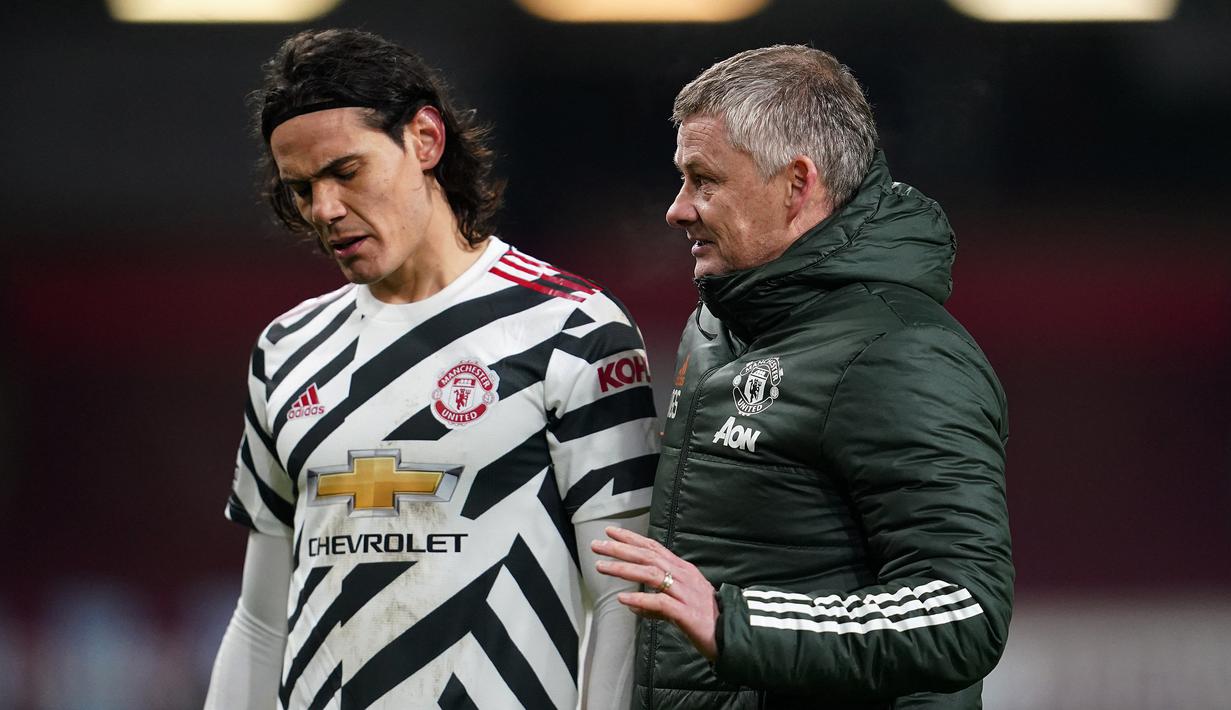 Striker Manchester United, Edinson Cavani merasa tidak bahagia dan berniat hengkang dari Old Trafford akhir musim ini bertepatan dengan habisnya masa kontrak. Jika benar pergi, berikut 5 pemain yang diprediksi bisa menggantikan perannya di lini serang Setan Merah. (AFP/Jon Super/Pool)