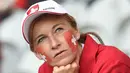 Seorang Fans Swiss sedang menanti pertandingan dimulai antara Swiss melawan Prancis pada grup A Euro 2016 di Stadion Pierre-Mauroy, Lille (20/6/2016) WIB. (AFP/Francois Lo Presti)