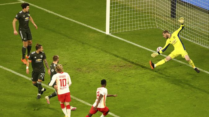 Amadou Haidara dari Leipzig mencetak gol kedua timnya selama pertandingan sepak bola grup H Liga Champions antara RB Leipzig dan Manchester United di RB Arena di Leipzig, Jerman, Selasa, 8 Desember 2020. (Foto AP / Matthias Schrader)