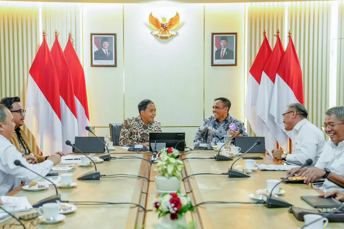 Menteri Kehutanan Raja Juli Antoni dan Gubernur Sulawesi Tengah (Sulteng) Anwar Hafid (Istimewa)