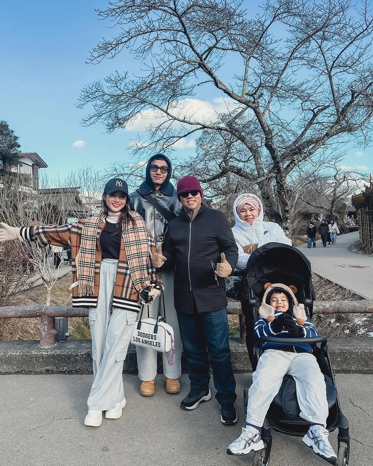 Potret Liburan Seru Fuji An dan Keluarga di Jepang, Aksi Gala Sky Bikin Gemas Netizen