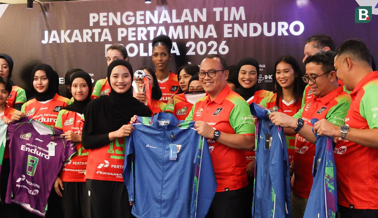 Pemain, pelatih, dan pengurus dari Jakarta Pertamina Enduro pada acara launching tim untuk kompetisi Proliga 2026 yang berlangsung di Enduro x Fastron Lounge, Gedung Oil Center, Thamrin, Jakarta Pusat pada Senin (05/01/2026).