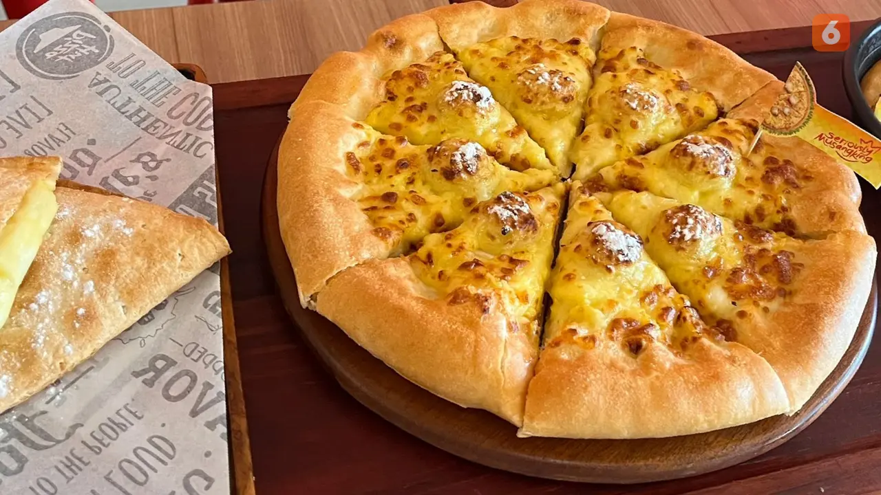 Manis Legit Durian Musang King Berpadu Keju Mozarella dalam Menu Pizza. (Dok: Liputan6.com)