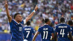 Kylian Mbappe Catat Sejarah: Sapu Bersih 3 Sepatu Emas dalam Setahun