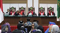 Majelis Hakim memimpin sidang lanjutan dengan terdakwa Basuki Tjahaja Purnama atau Ahok di Gedung Kementerian Pertanian, Jakarta, Selasa (4/4). Agenda sidang ke-17 adalah pemeriksaan terdakwa dan pemaparan barang bukti. (Liputan6.com/Immanuel Antonius)