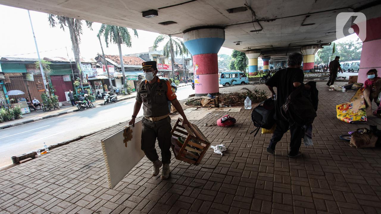 Razia Satpol PP saat PPKM Darurat