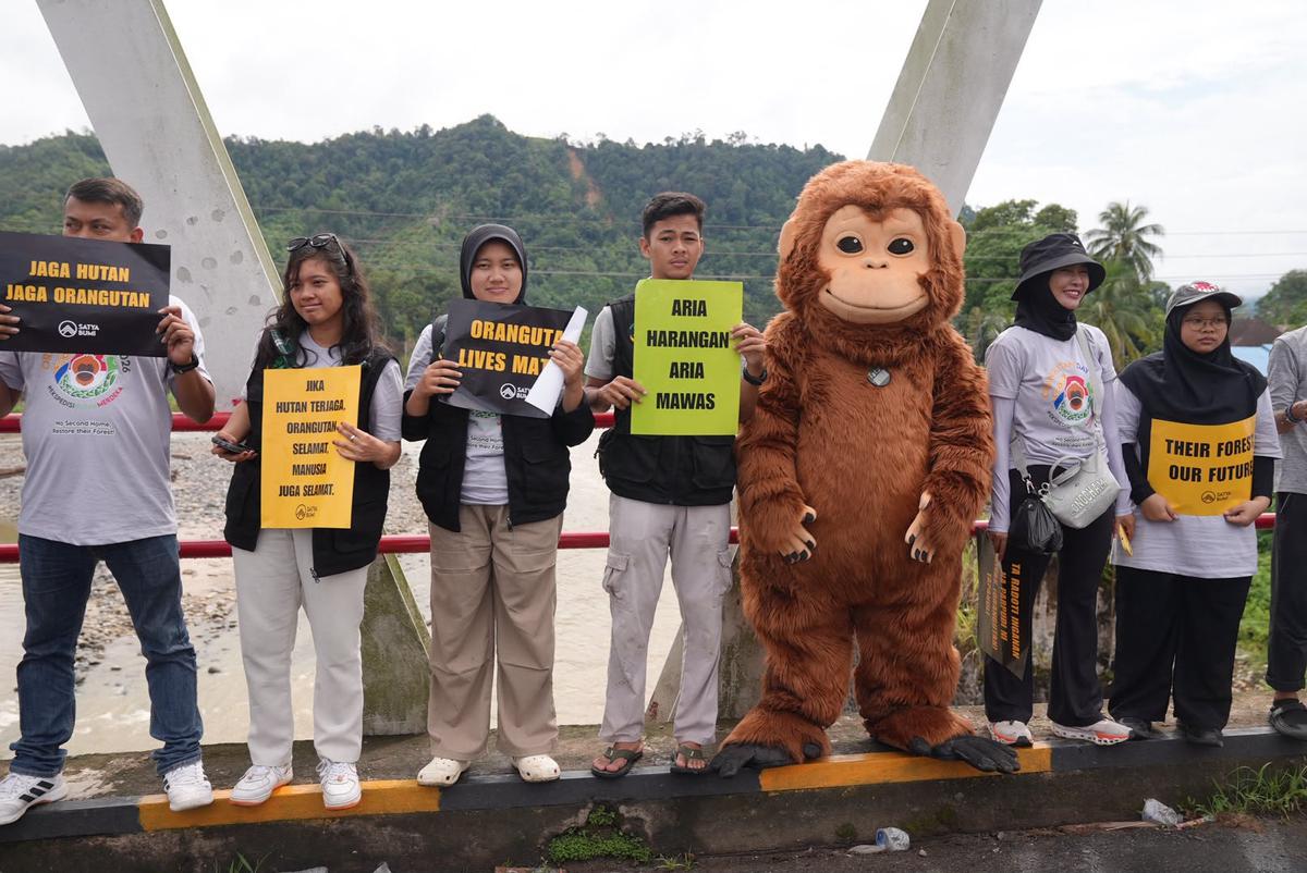 Aksi Damai Serukan Perlindungan Hutan Batang Toru
