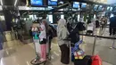 Diperkirakan lonjakan penumpang akan terjadi di 35 bandara yang dikelola kelolaan InJourney selama masa angkutan Lebaran tahun ini. Tampak dalam foto, calon penumpang saat berada di Terminal 3 Bandar Udara Internasional Soekarno–Hatta, Tangerang, Banten, Rabu (11/3/2026). (merdeka.com/Arie Basuki)