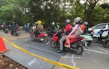Update Perbaikan Sementara Jalan Amblas di Lenteng Agung, Kendaraan Bisa Melintas Usai Badan Jalan Ditutup Pelat Besi