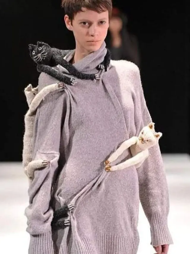 Nyentrik Banget, Ini 6 Potret Gaya Busana di Catwalk yang Bikin Geleng Kepala