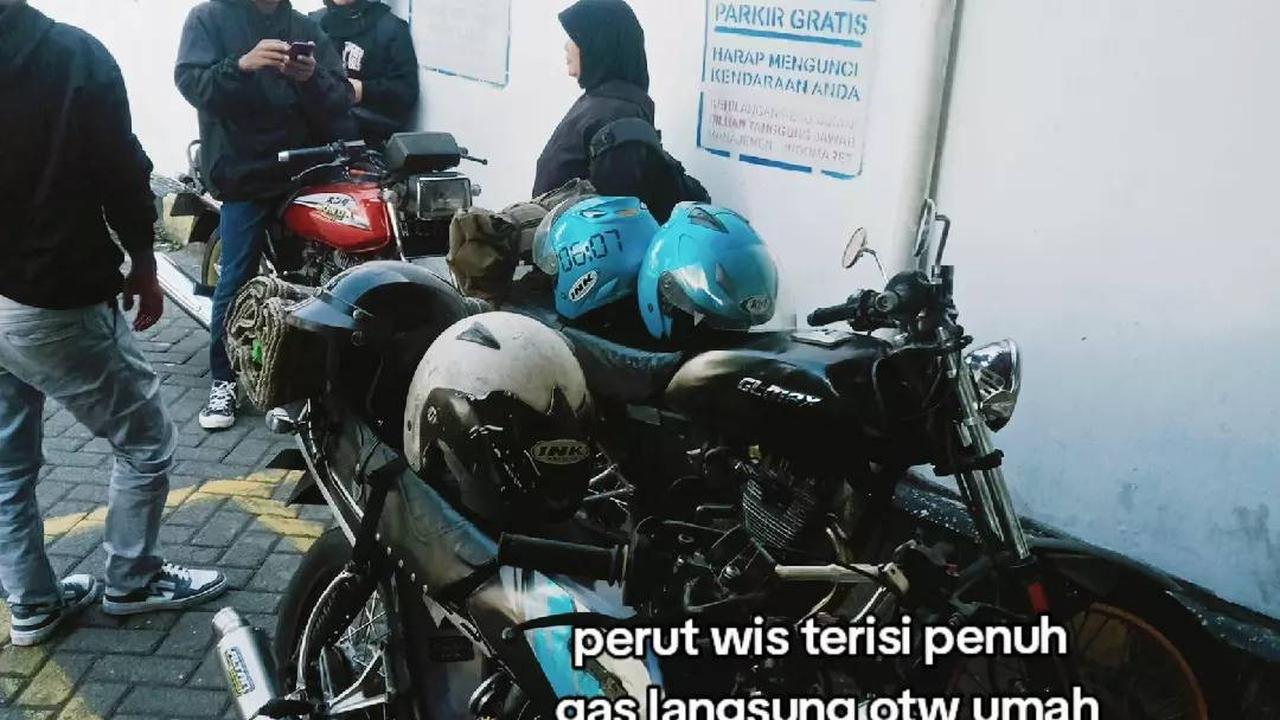 Aksinya Bikin Haru, Kisah Pria Bersama Ibunda Pergi JalanJalan Ke Pantai Ini Curi Perhatian