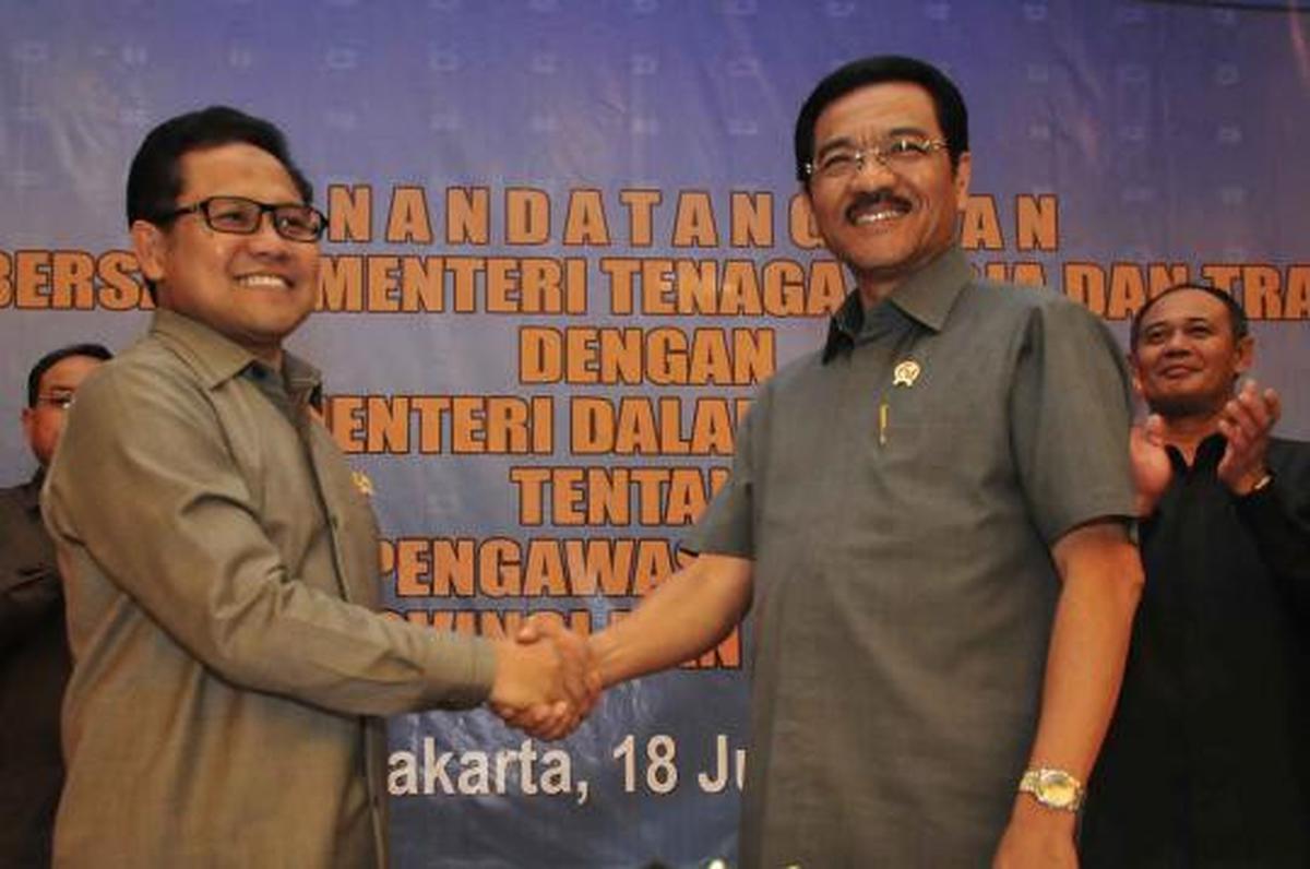 Gamawan &amp; Muhaimin tanda tangani aturan tenaga kerja