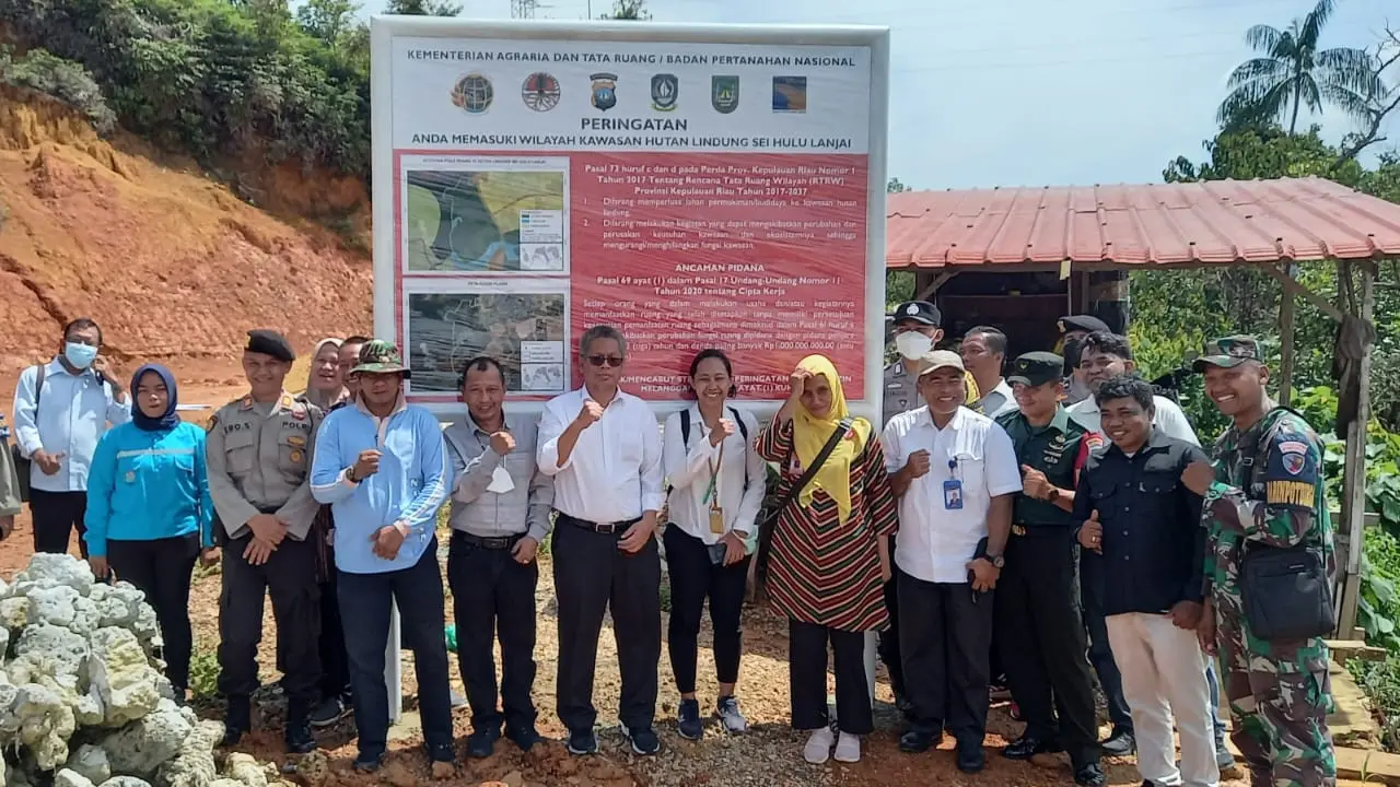 Kementerian Agraria dan Tata Ruang/Badan Pertanahan Nasional (ATR/BPN), menyeret salah satu terduga pengembang nakal yang diduga memperjualbelikan kavling di kawasan Hutan Lindung Sei Hulu Lanjai Batam.  (Istimewa)
