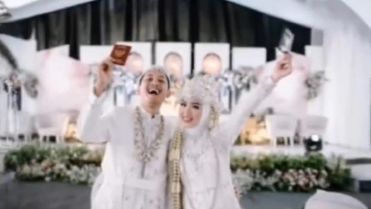 Pakai Template Aplikasi Edit Foto, Momen Pernikahan Pasangan Ini Jadi Mencengangkan