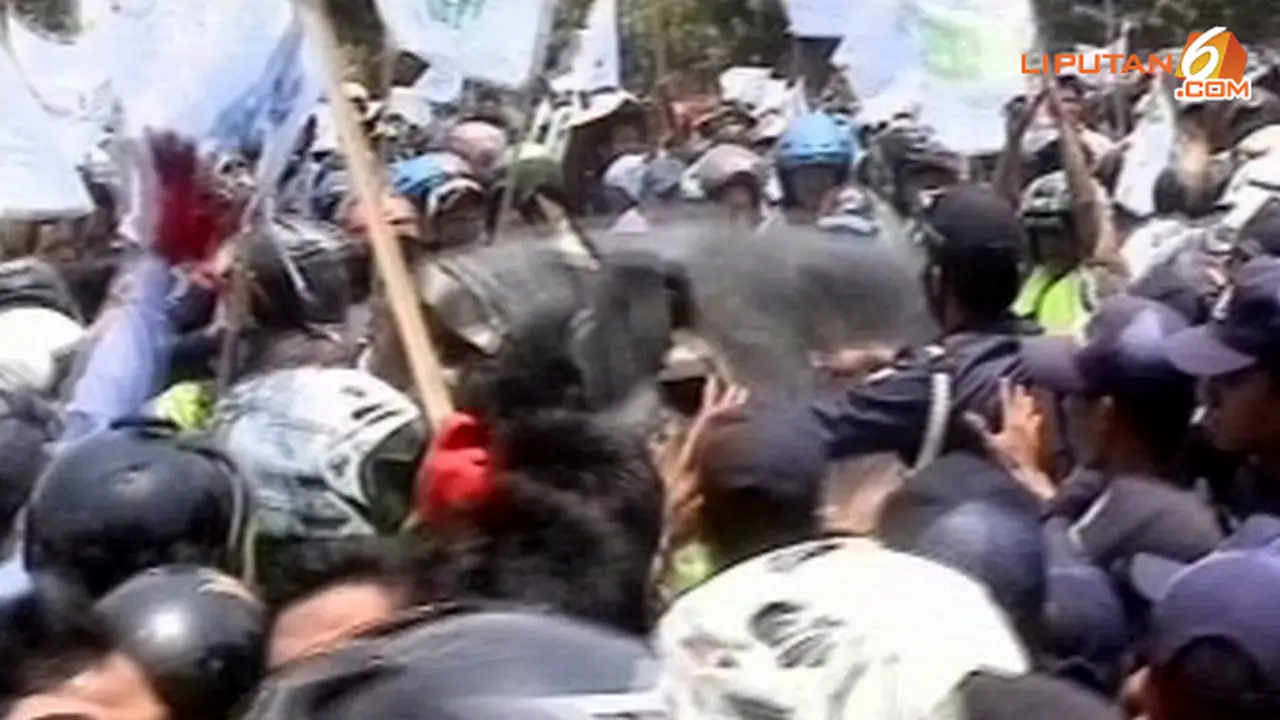 buruh-ricuh-131017d.jpg