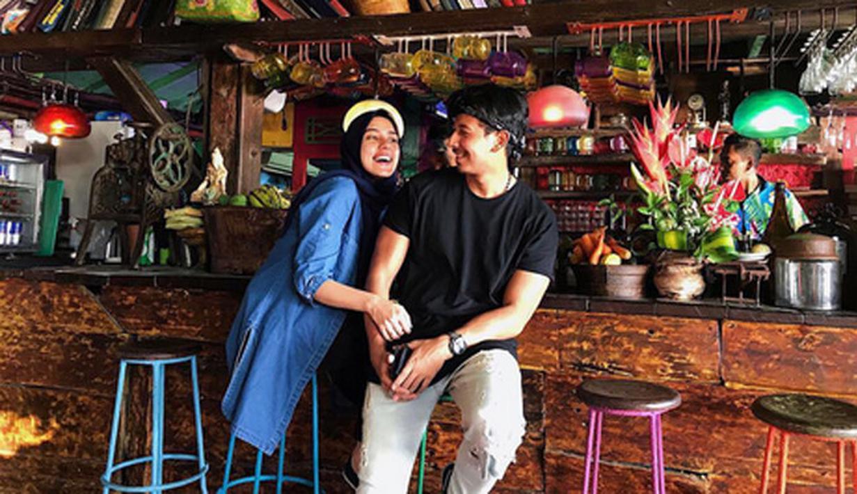 Potret Bulan Madu Fairuz A Rafiq dan Sonny Septian - News