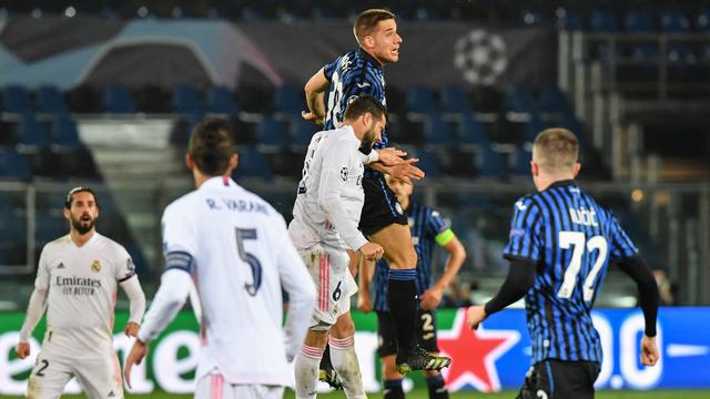 Hasil Liga Champions Diwarnai Kartu Merah Kontroversial Real Madrid Susah Payah Kalahkan Atalanta Dunia Bola Com