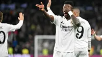 Pemain depan Real Madrid asal Brasil #07, Vinicius Junior, merayakan gol kedua bagi timnya selama pertandingan leg pertama babak 16 besar Copa del Rey (Piala Raja) antara Real Madrid CF dan RC Celta de Vigo di stadion Santiago Bernabeu di Madrid pada tanggal 16 Januari 2025. (JAVIER SORIANO/AFP)
