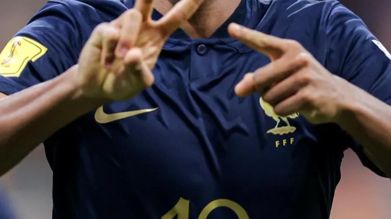 Aksi selebrasi Joan Tincres usai mencetak gol ke gawang Timnas Amerika Serikat U-17 pada laga ketiga Grup E Piala Dunia U-17 2023 di Jakarta International Stadium, Jakarta Utara,<br>Sabtu (18/11/2023).