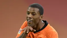 Gelandang Belanda, Georginio Wijnaldum berselebrasi usai mencetak gol ke gawang Bosnia & Herzegovina pada pertandingan UEFA Nations League di Johan Cruyff ArenA di Amsterdam, Belanda, Minggu (15/11/2020). Wijnaldum mencetak dua gol dan mengantar Belanda menang 3-1. (John Thys/Pool via AP)