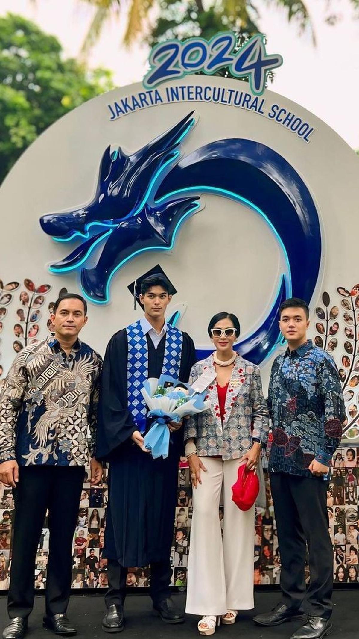 Wisuda selalu menjadi momen yang menyenangkan, dan tidak terkecuali bagi Marco.