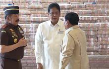 VIDEO: Bangga Prabowo Tepuk Tangan Jaksa Agung Serahkan Rp13,2 T ke Negara, Beri Kode ke Menkeu Purbaya