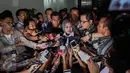 Sylviana Murni memberikan keterangan pers usai diperiksa Bareskrim di Gedung Ombudsman, Jakarta, Senin (30/1). Panggilan tersebut terkait pemeriksaan kasus dugaan korupsi pembangunan Masjid Al-Fauz. (Liputan6.com/Faizal Fanani)