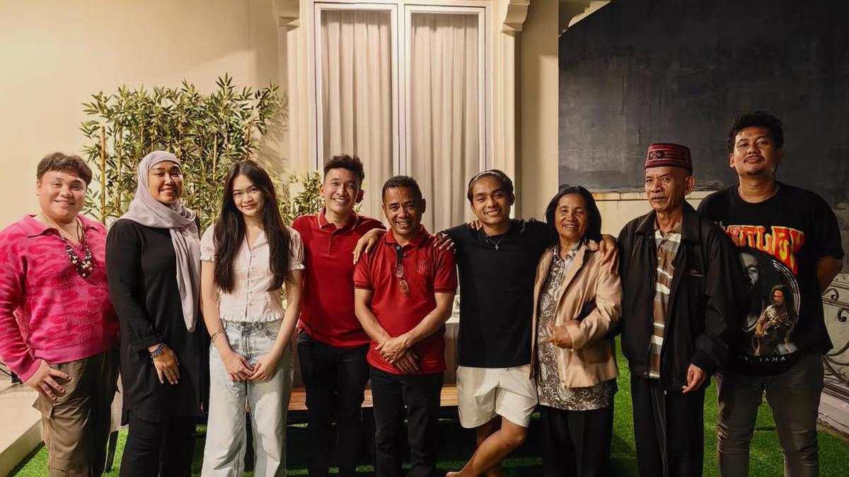 7 Potret Betrand Peto Bertemu Keluarga dari NTT, Sebut Rindu yang Terobati