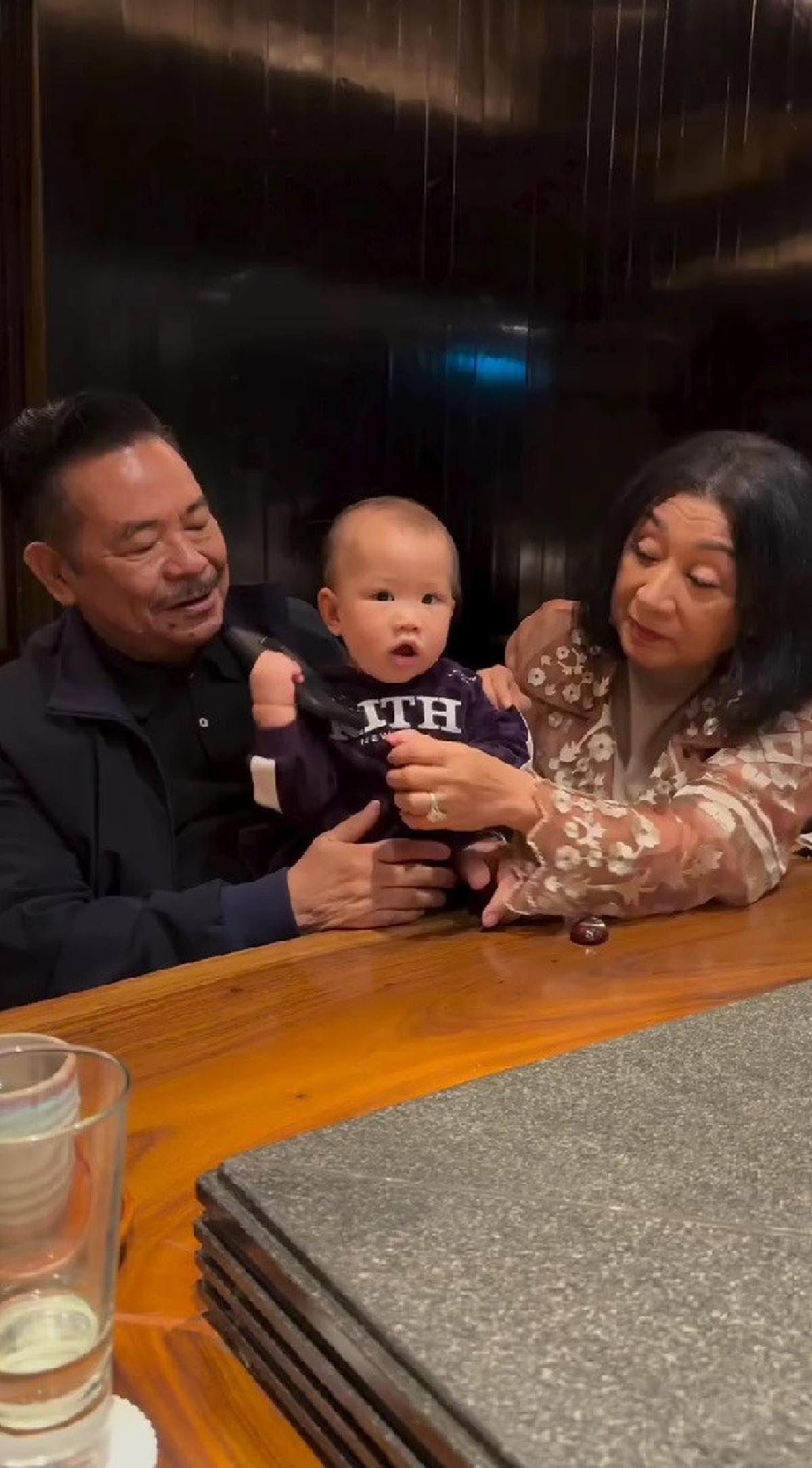 Potret Kyarra Anak Jessica Mila Main Bareng Kakek dan Neneknya, Aksi Lucu si Kecil Jadi Sorotan