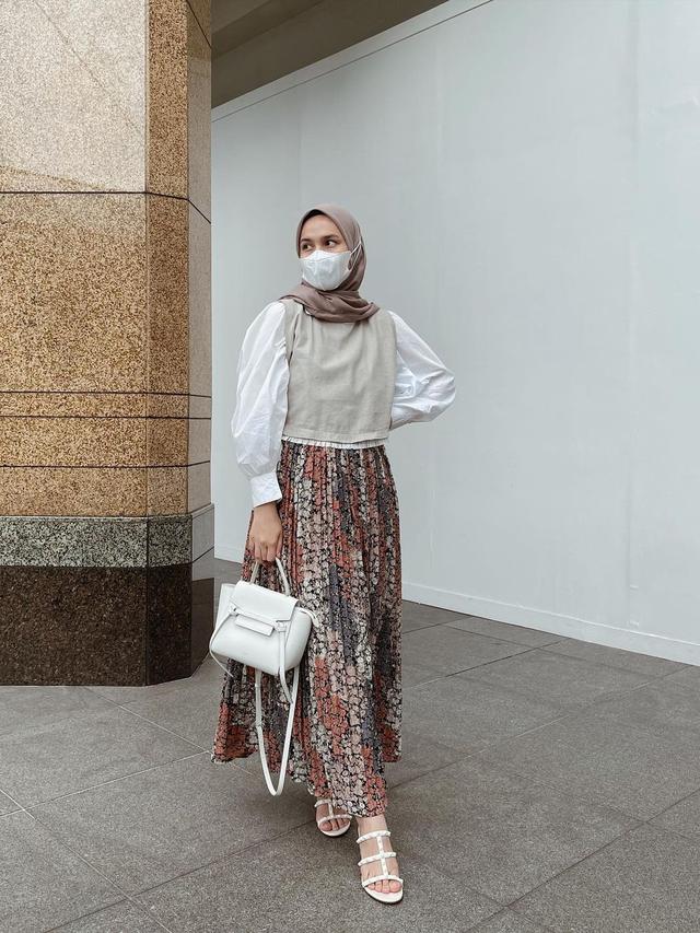 6 Gaya OOTD Ala Hijabers Dwi Handayani Ini Bisa Jadi Inspirasi Lebaran