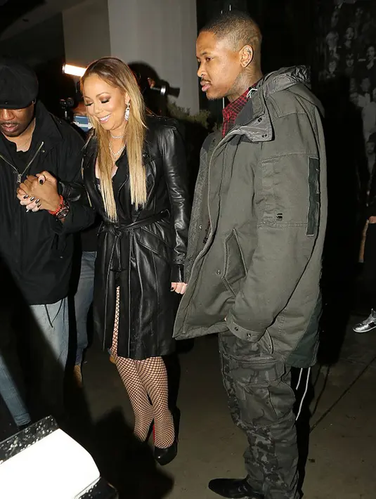 Bukan yang pertama kali Mariah mengenakan cincin pemberian dari James. Dalam beberapa kali kesempatan Mariah juga sering tampil percaya diri dengan memakai cincin yang memiliki harga sekitar 133 miliar rupiah. (doc.dailymail.com)