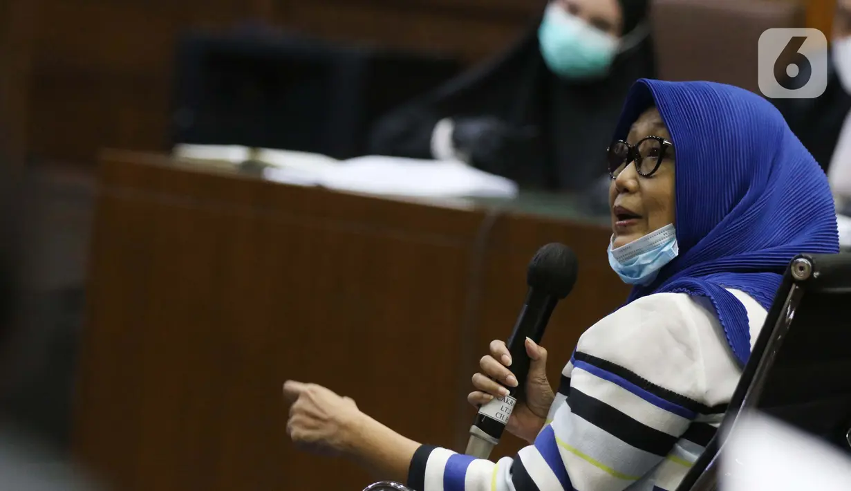 Mantan kuasa hukum Djoko S Tjandra, Anita Kolopaking saat menjadi saksi pada sidang lanjutan dugaan suap dan tindak pidana pencucian uang terkait kepengurusan fatwa MA dengan terdakwa Pinangki Sirna Malasari di Pengadilan Tipikor, Jakarta, Rabu (25/11/2020). (Liputan6.com/Helmi Fithriansyah)