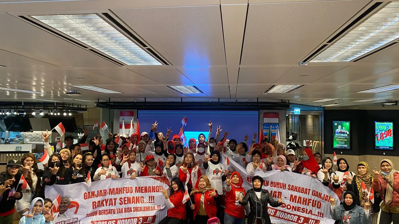 Ratusan Relawan Buruh Sahabat Ganjar Hong Kong dan Macau melakukan konsolidasi di Olympia Plaza King's Roads, Hong Kong pada Minggu, 28 Januari 2024. (Istimewa)