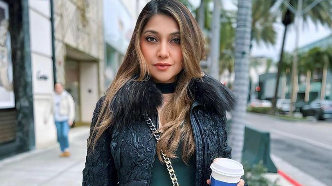 Ada juga netizen yang menyarankan Sarah Azhari melaporkan kepada polisi.<br>