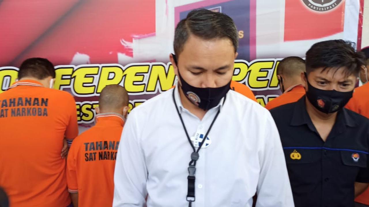 Dua Musisi Makassar bawa ganja sintetis seberat 1,3 kilogram (Liputan6.com/Fauzan)