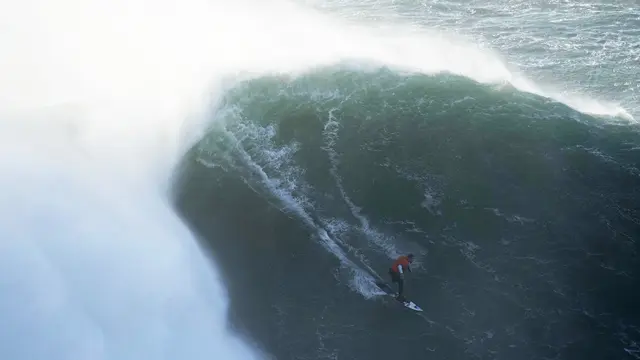 Gulungan Ombak Maut di Nazare
